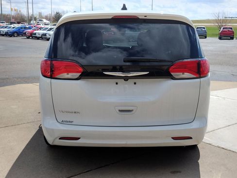 Used 2024 Chrysler Voyager LX image 6