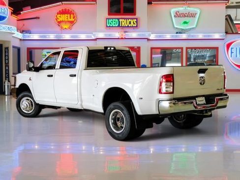 Used 2024 RAM 3500 Tradesman w/ Chrome Appearance Group AWD/4WD image 5