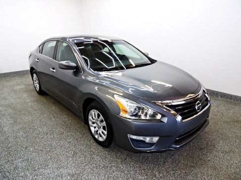 Used 2015 Nissan Altima 2.5 S w/ Power Driver Seat Package FWD image 3