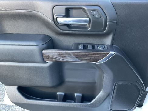 Used 2022 GMC Sierra 2500 SLE w/ SLE Value Package; image 33