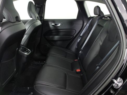 Certified 2023 Volvo XC60 B5 Ultimate image 32