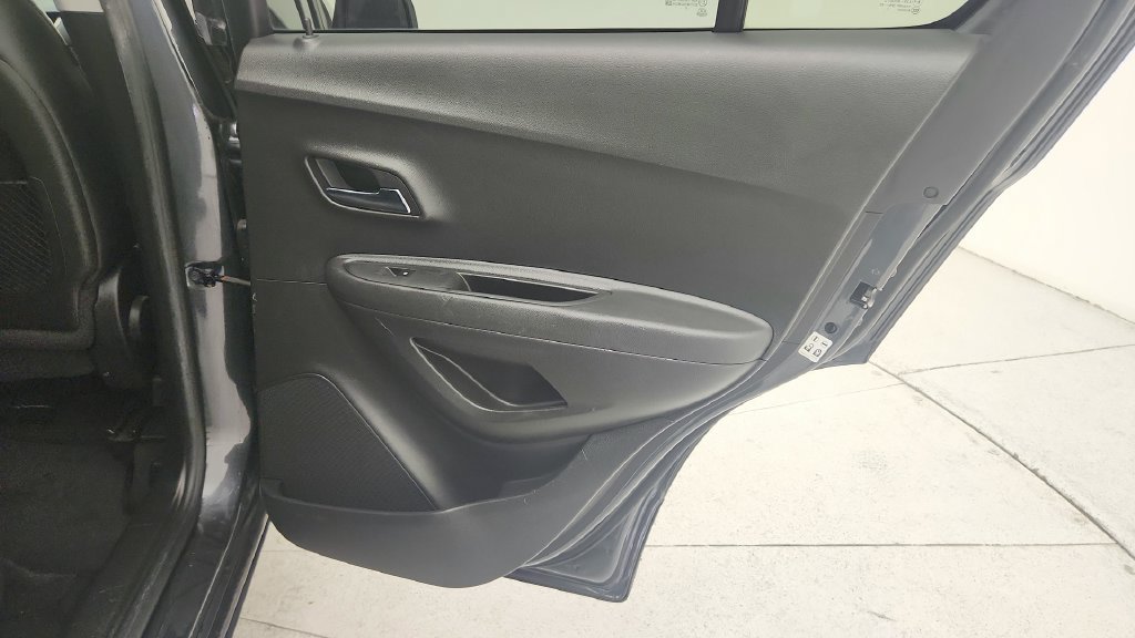 Used 2018 Chevrolet Trax LT w/ LT Convenience Package FWD image 30