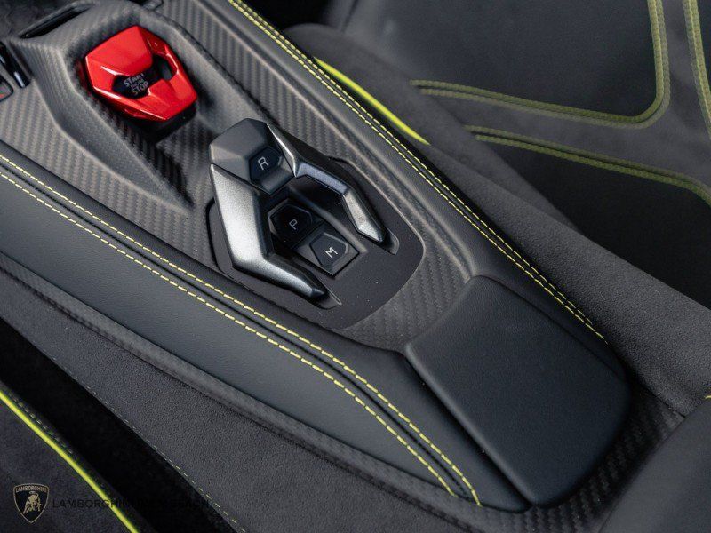 Used 2025 Lamborghini Revuelto AWD/4WD image 21