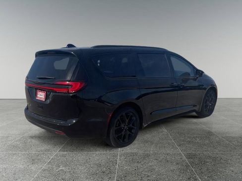 New 2026 Chrysler Pacifica Select w/ S Appearance Package image 3