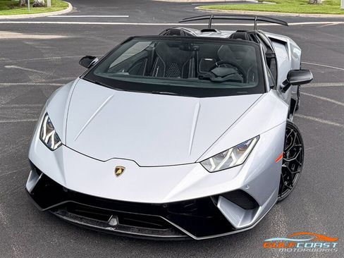 Used 2019 Lamborghini Huracan Performante AWD/4WD image 8
