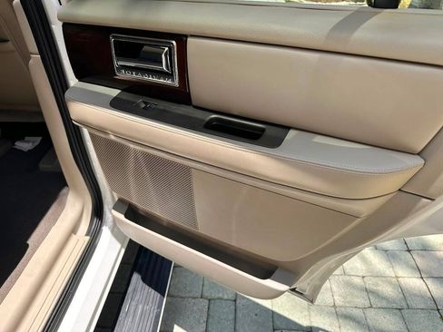 Used 2014 Lincoln Navigator 2WD image 80