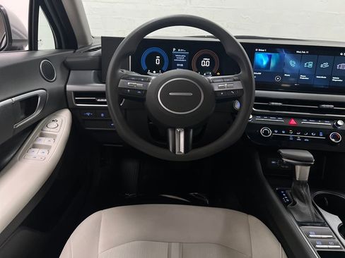 Used 2025 Hyundai Sonata SE image 15