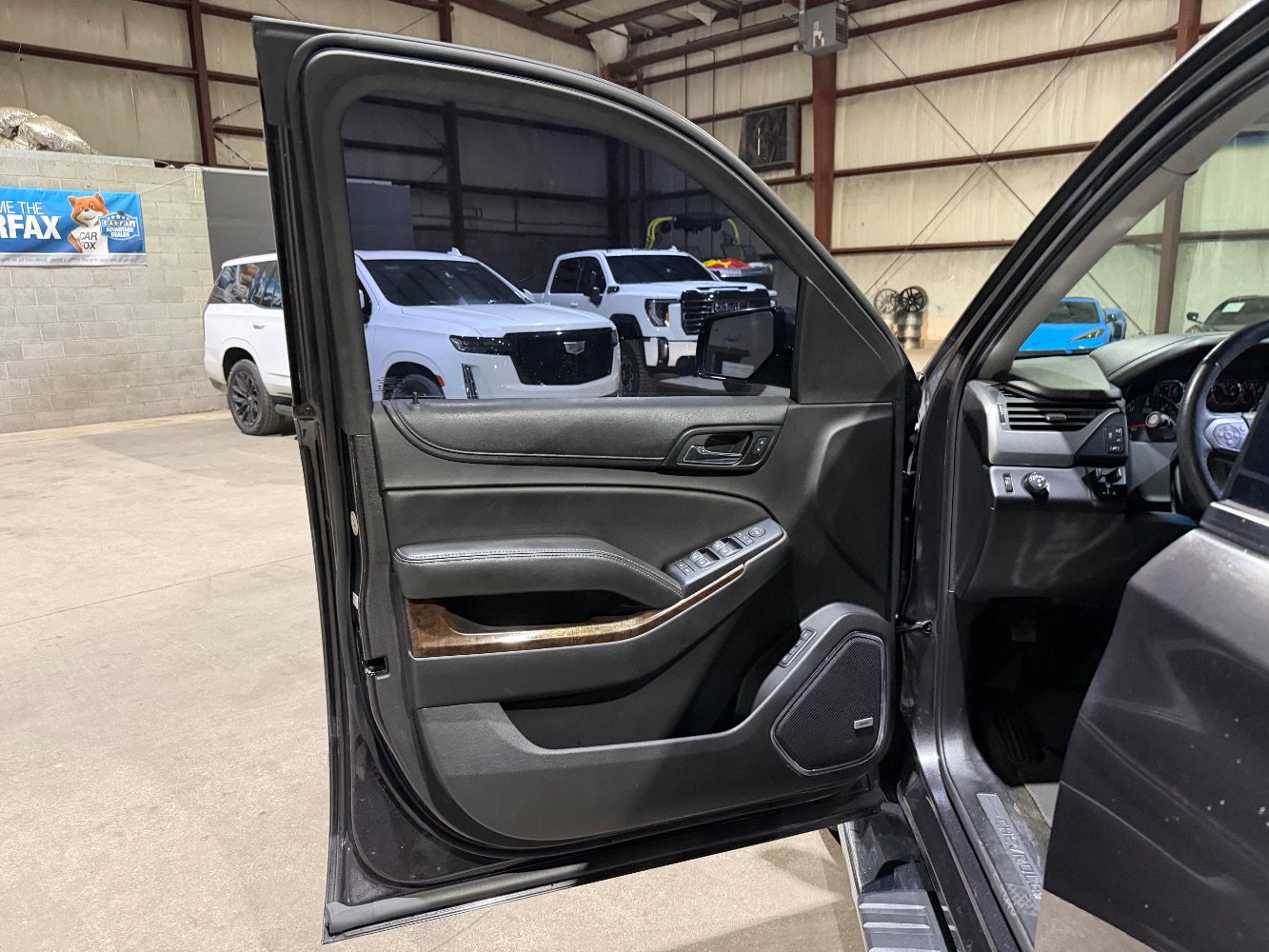 Used 2018 Chevrolet Tahoe LT w/ LT Signature Package RWD image 11