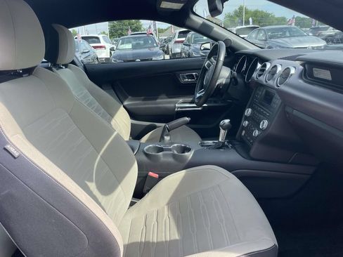 Used 2016 Ford Mustang Coupe RWD image 9