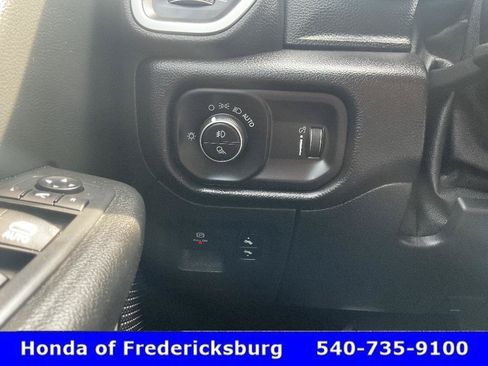 Used 2020 RAM 1500 Big Horn AWD/4WD image 36