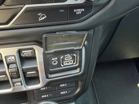 Used 2018 Jeep Wrangler Unlimited Sport S AWD/4WD image 26