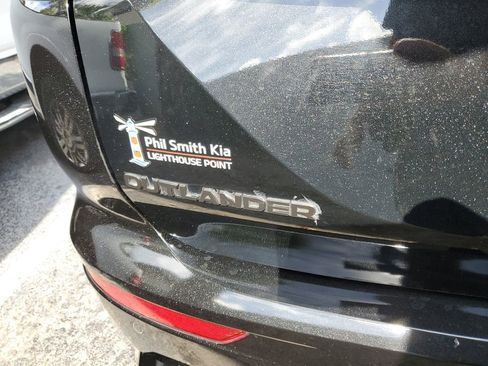 Used 2024 Mitsubishi Outlander SE Black Edition FWD image 6