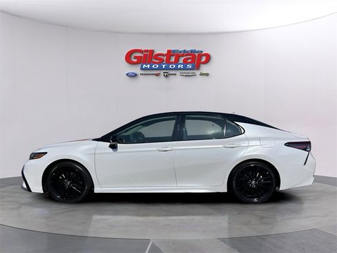 Used 2023 Toyota Camry XSE image 3