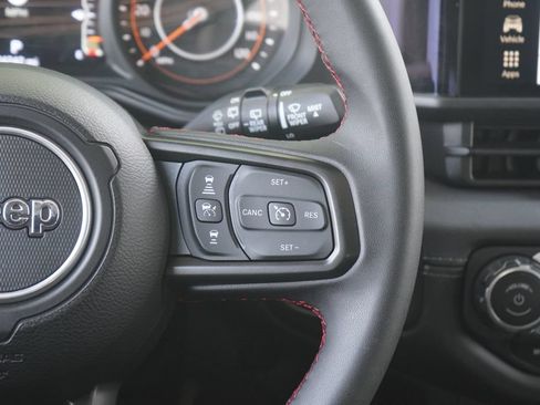 Used 2025 Jeep Wrangler Unlimited Rubicon AWD/4WD image 14