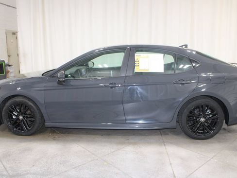 Used 2025 Toyota Camry SE FWD image 6