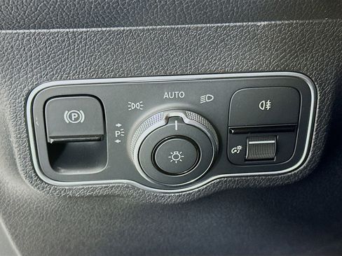 New 2026 Mercedes-Benz GLB 250 image 11