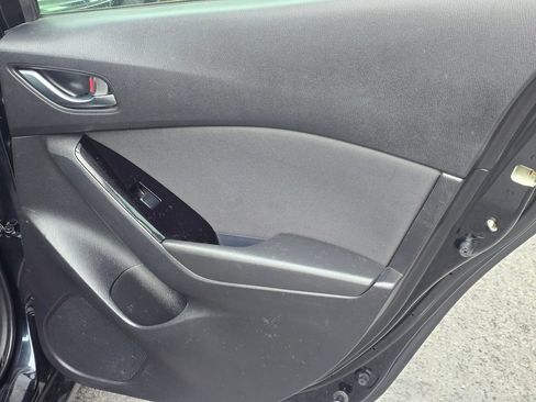 Used 2018 MAZDA MAZDA3 Sport w/ Preferred Equipment Package FWD image 16