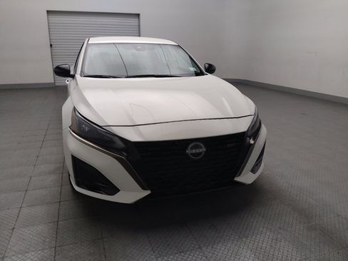 Used 2024 Nissan Altima 2.5 SR FWD image 14