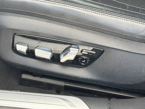 Used 2019 BMW 740i w/ Executive Package image 25