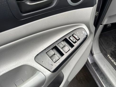 Used 2014 Toyota Tacoma PreRunner image 25