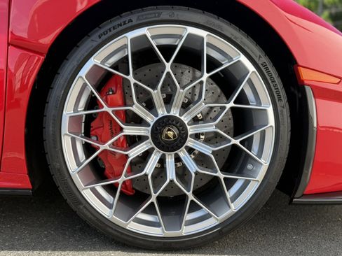 Used 2024 Lamborghini Huracan STO image 11