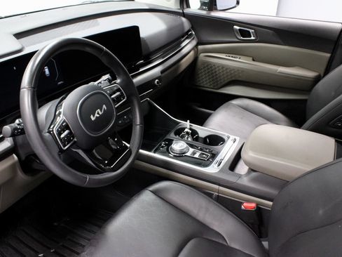 Used 2025 Kia Carnival SX FWD image 25