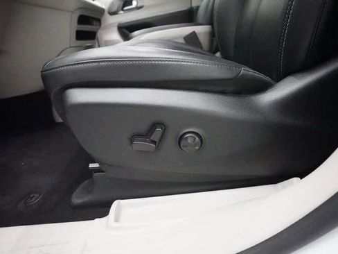 Certified 2024 Chrysler Pacifica Touring-L image 28