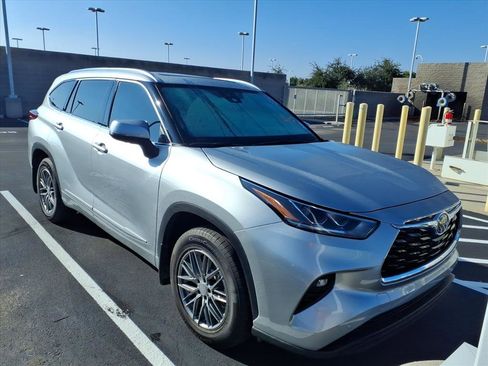Used 2022 Toyota Highlander Limited image 2
