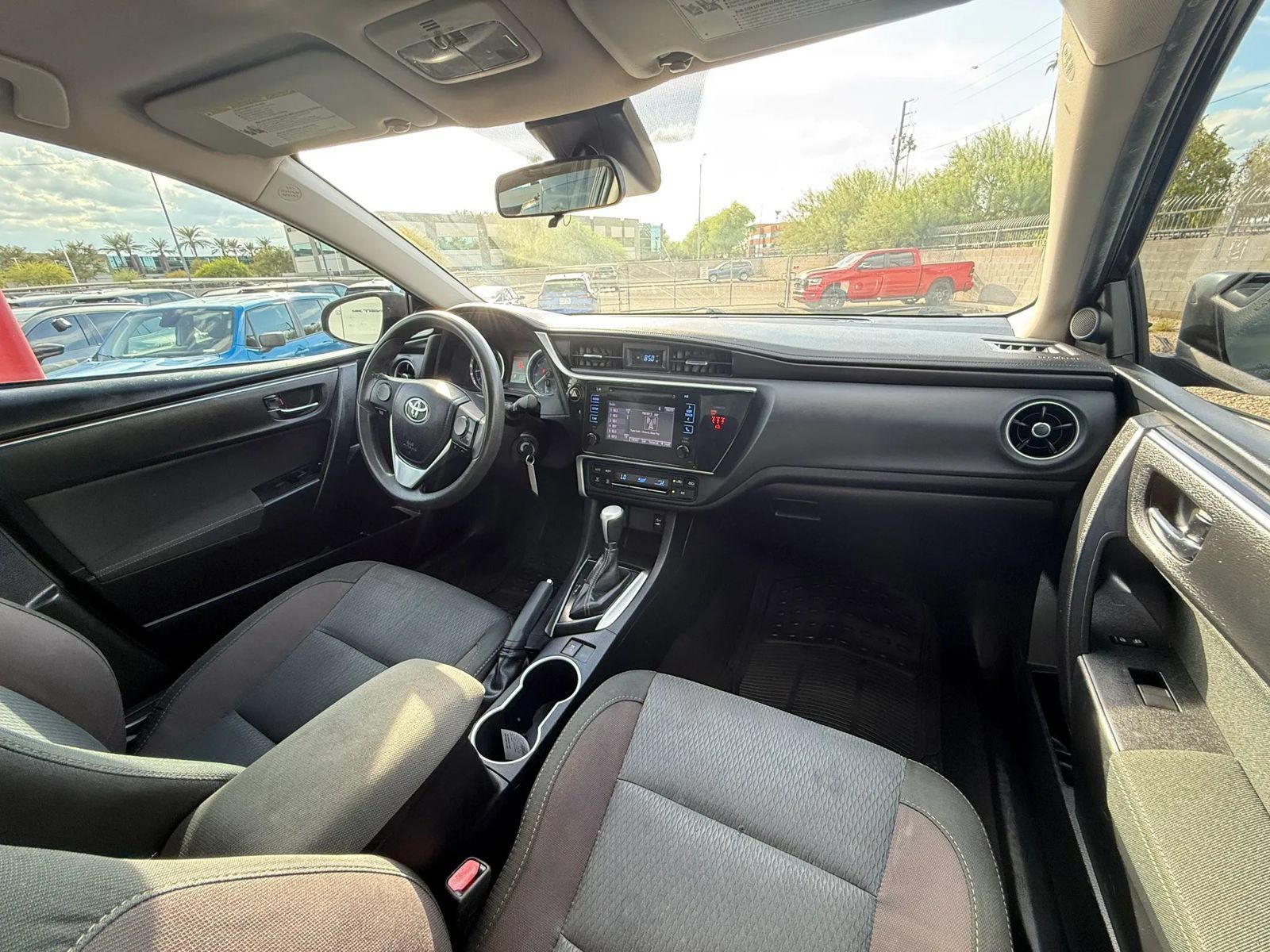 Used 2018 Toyota Corolla LE FWD image 13