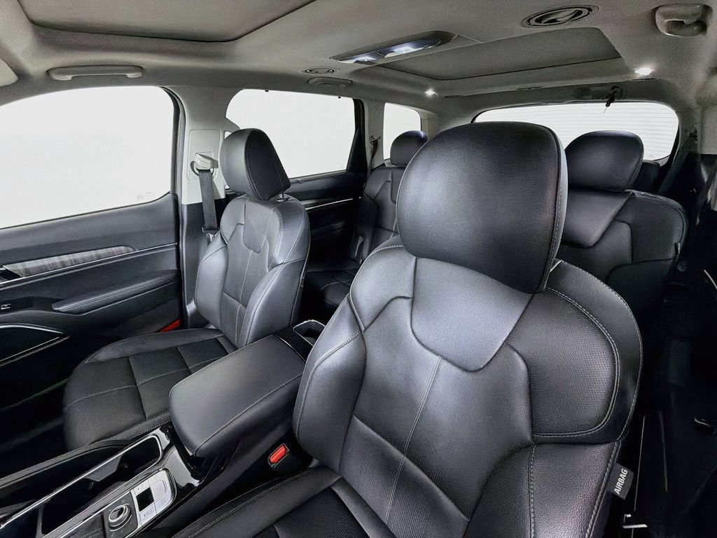 Used 2025 Kia Telluride SX w/ SX Captain's Chair Package AWD/4WD image 22