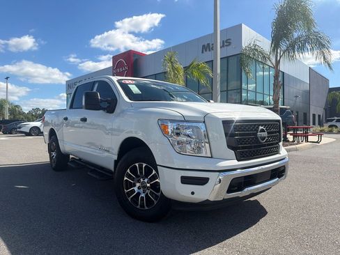 Used 2024 Nissan Titan SV w/ SV Convenience Package image 1