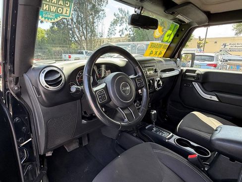 Used 2015 Jeep Wrangler Unlimited Sahara w/ Connectivity Group image 9