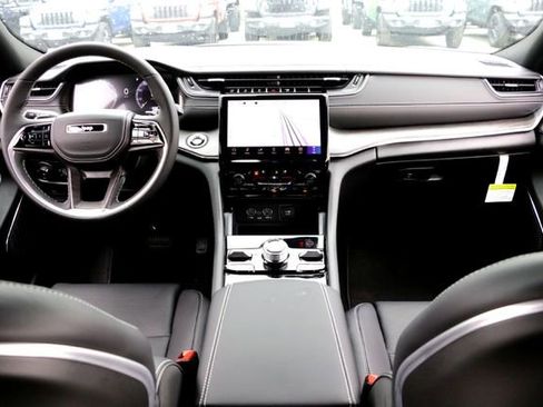 New 2025 Jeep Grand Cherokee Overland w/ Luxury Tech Group IV image 20