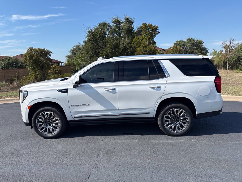 Used 2023 GMC Yukon Denali Ultimate AWD/4WD image 2