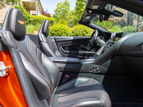 Used 2021 Aston Martin DB11 Volante RWD image 39