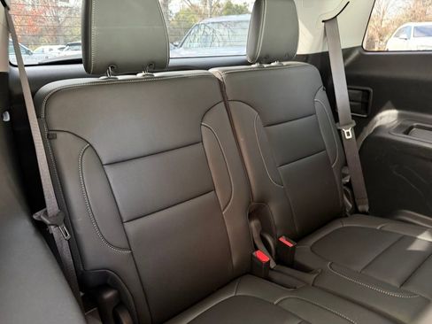 Used 2023 GMC Acadia SLT image 10