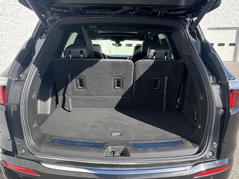 Used 2024 Buick Enclave Essence w/ Experience Buick Package image 9