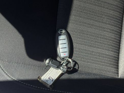 Used 2025 Nissan Altima 2.5 SV FWD image 17