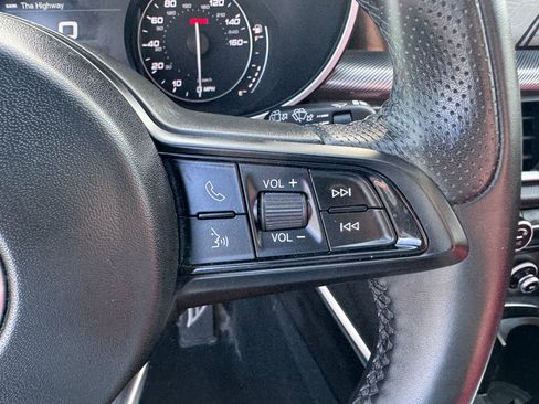 Used 2023 Alfa Romeo Stelvio Veloce AWD/4WD image 28
