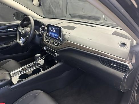 Used 2024 Nissan Altima 2.5 SV AWD/4WD image 17