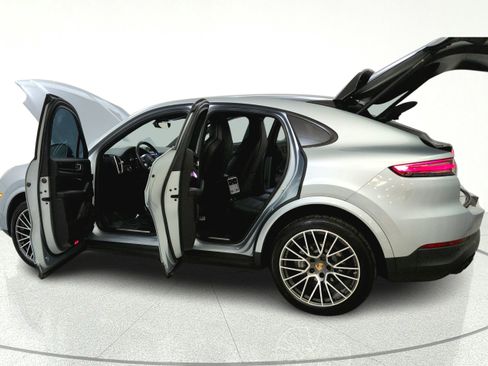Used 2023 Porsche Cayenne Coupe AWD/4WD image 12