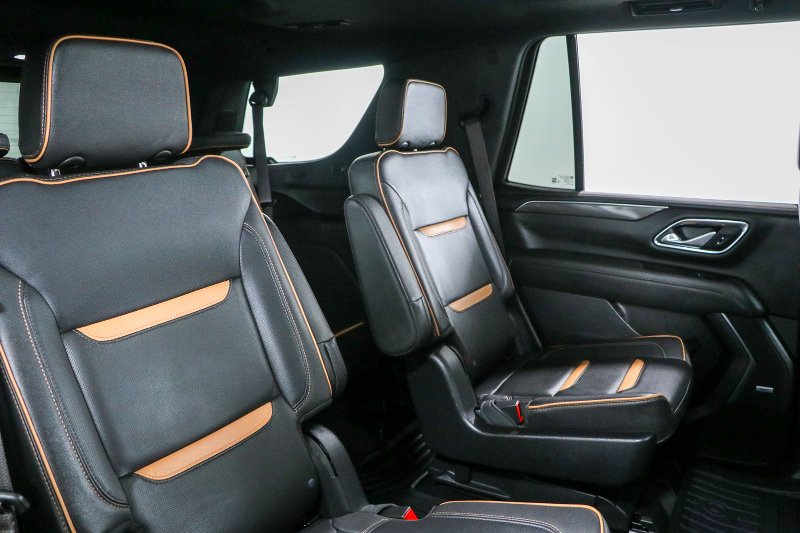 Used 2024 GMC Yukon AT4 w/ Technology Package AWD/4WD image 33