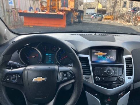 Used 2016 Chevrolet Cruze LT FWD image 12