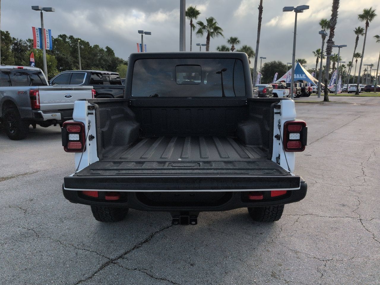 Used 2022 Jeep Gladiator Rubicon w/ LED Lighting Group AWD/4WD image 13