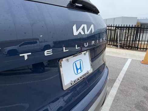Used 2025 Kia Telluride S image 8