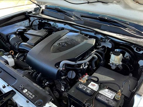 Used 2019 Toyota Tacoma SR5 image 33