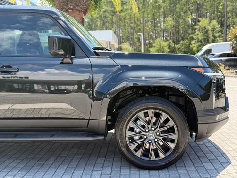 Used 2024 Lexus GX 550 w/ Cold Area Package AWD/4WD image 7