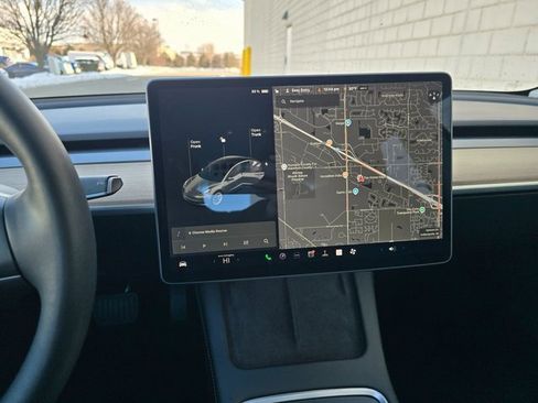 Used 2021 Tesla Model 3 Standard Range Plus image 24