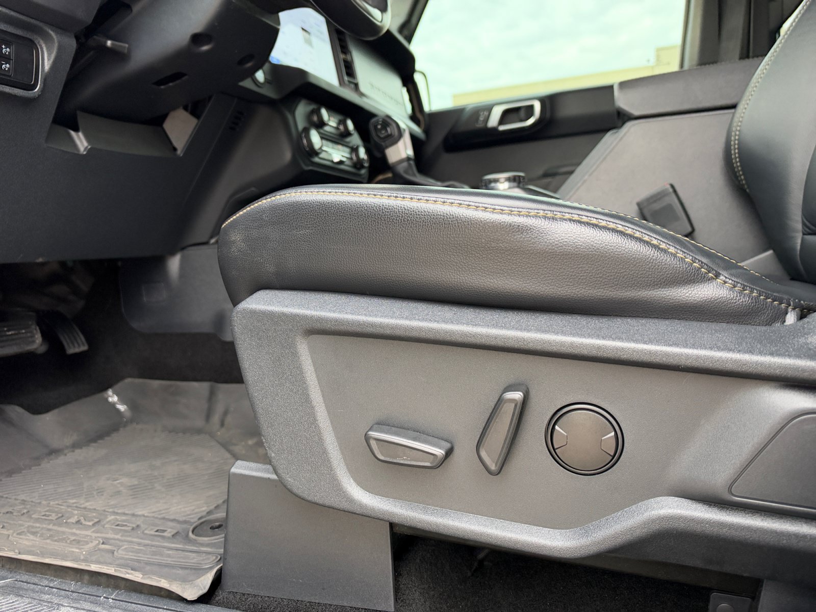 Used 2025 Ford Bronco Badlands AWD/4WD image 19