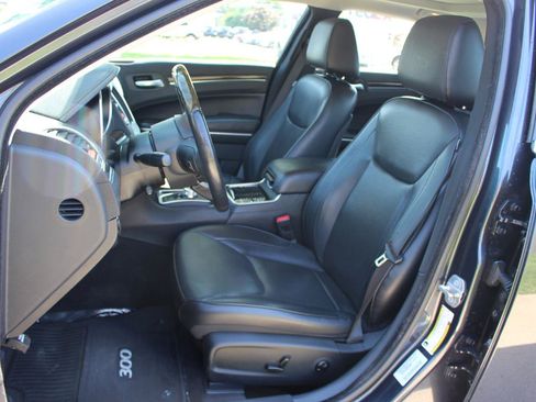 Used 2016 Chrysler 300 C AWD/4WD image 17